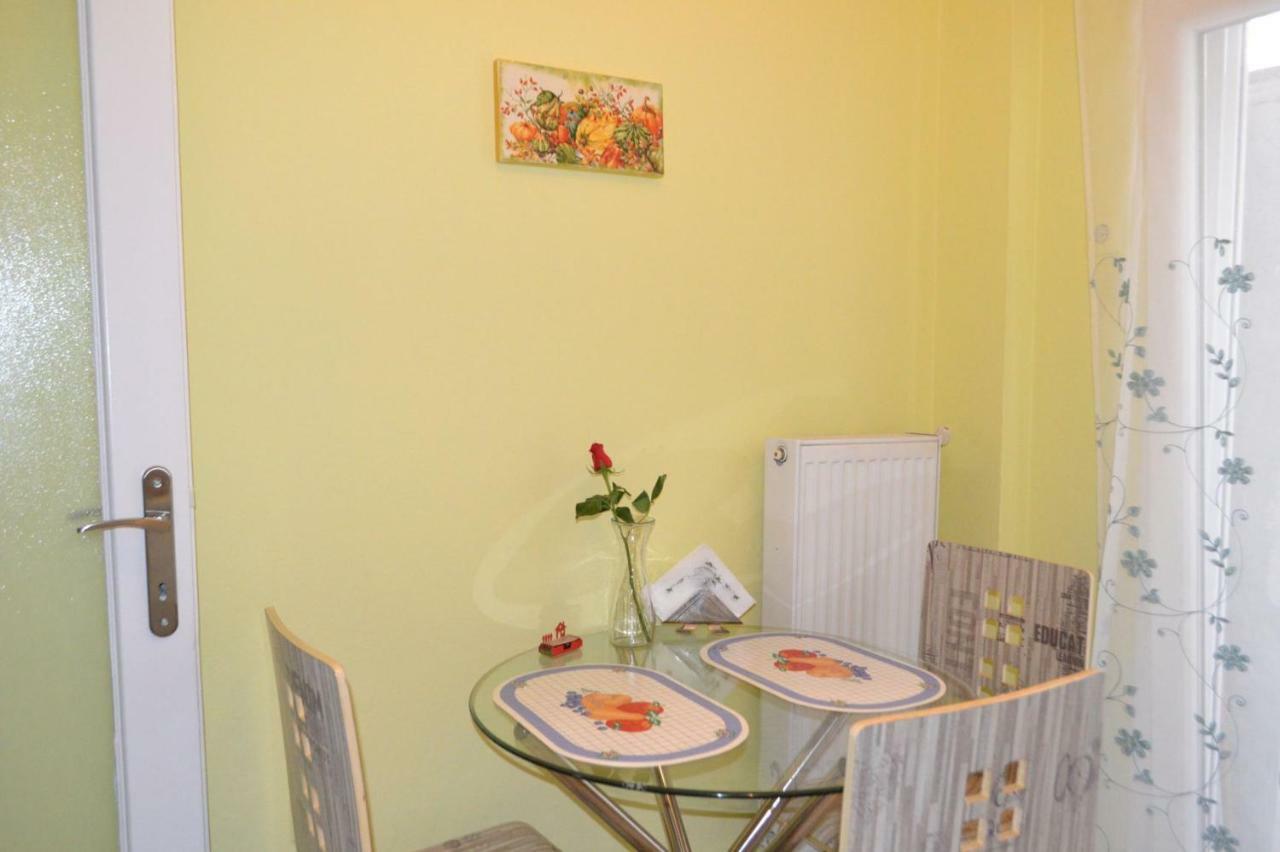 Agia Sofia'S Down Town Flat Apartman Szaloniki Kültér fotó